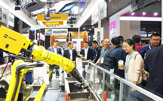 第二届进博会jxf吉祥坊意大利CEA展位机械人系统受到极大关注